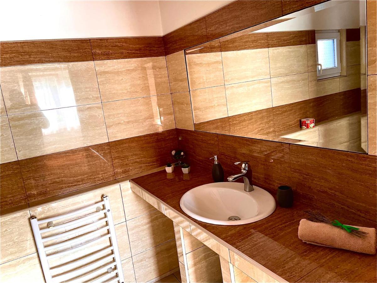 Apartments Ve Dvore Velke Karlovice Ngoại thất bức ảnh